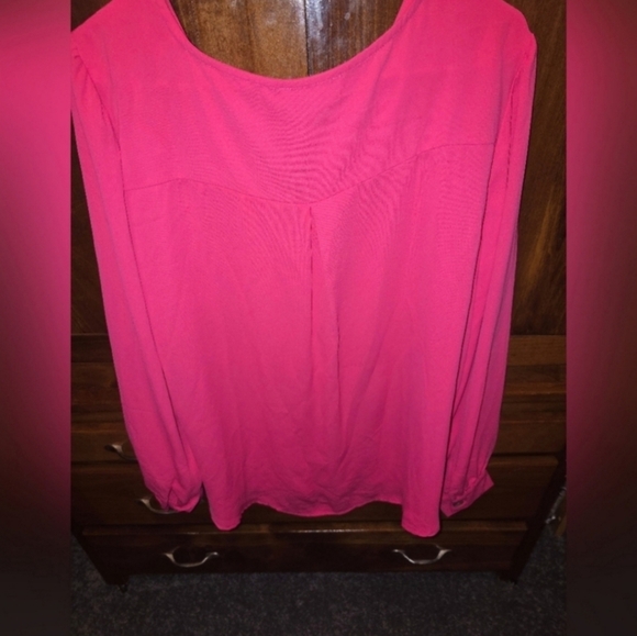 🍁🍂LIKE NEW Zenana hot pink button down blouse 1x - Picture 3 of 4